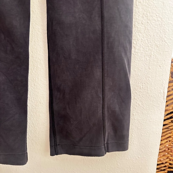 Lululemon Softstreme High-Rise Pant - Regular - Size 6 - Picture 6 of 9